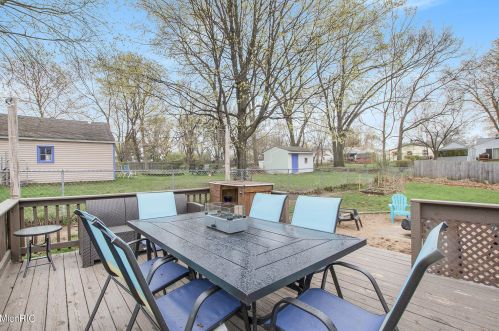 822 Royal Oak St, Wyoming MI exterior