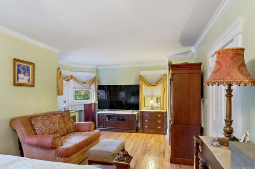 93 Brookside Ave, Mount Vernon NY 10553-1318 exterior