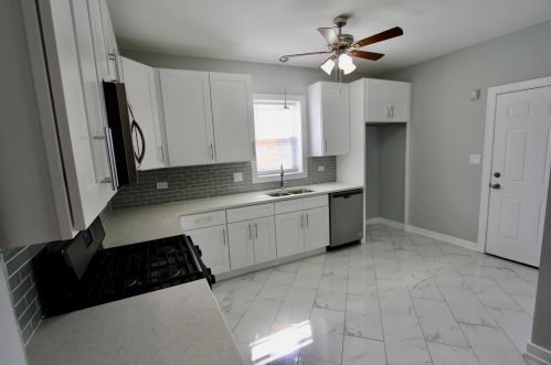 6942 Indiana Ave, Chicago IL 60637-4509 exterior