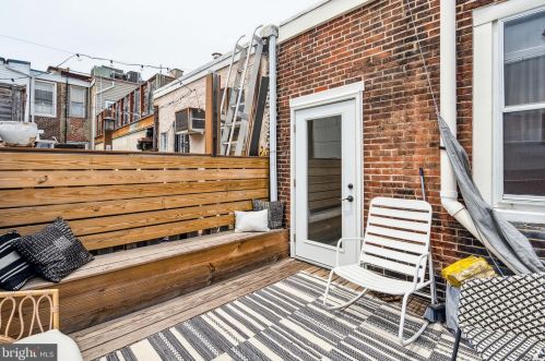 240 Fairmount Ave, Philadelphia PA  19123-2928 exterior