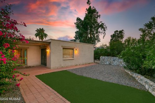 6882 Casas Adobes Dr, Tucson AZ 85704-6126 exterior