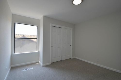 2103 Bristol Park Cir, Turlock CA  95382-2965 exterior