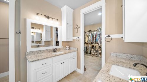 117 Falling Leaves Ct, Spring Branch TX 78070-6373 exterior