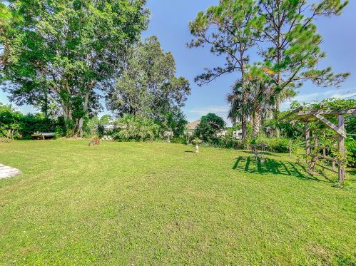 627 Todd Ave, Fort Pierce FL 34983-2918 exterior