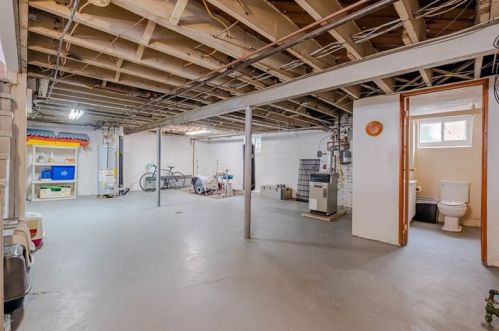 1041 Biltmore Ave, Pittsburgh PA 15216-2305 exterior