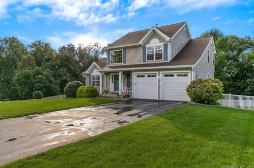 42 Juniper Dr, Milford CT 06461-9118 exterior