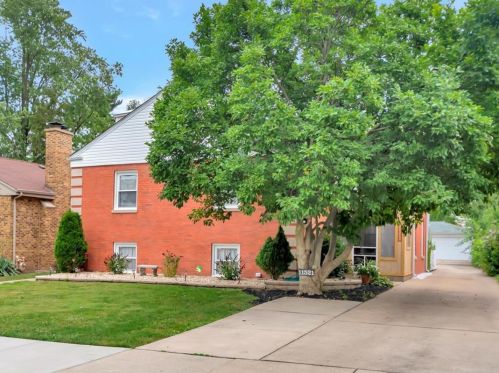 11521 Oakley Ave, Chicago, IL 60643-4721