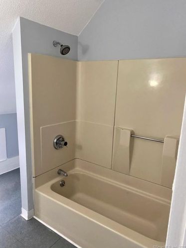 149 Gln St, New Britain CT 06051-2506 exterior