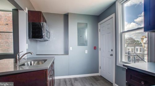 6215 Market St, Philadelphia PA 19139-2923 exterior