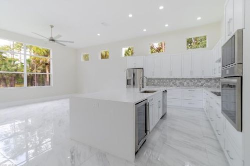 931 8 St, Naples FL 34120-3435 exterior