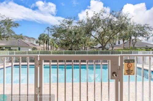 6365 Bella Cir, Boynton Beach FL 33437-5567 exterior