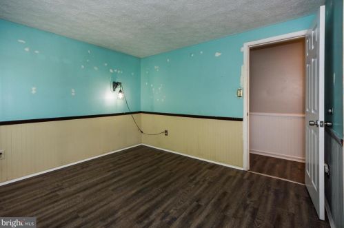 8024 Bosley Ct, Glen Burnie MD 21061-4925 exterior