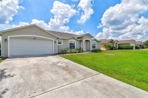216 Kestor Dr, Fort Pierce FL  34953-5427 exterior