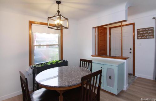 6566 Hawthorne St, Garden City MI  48135-2095 exterior