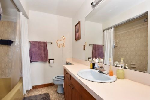 11 Chadwick St, Worcester MA 01605-1236 exterior