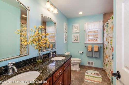 8 Cedar Ct, Jackson Twp NJ exterior