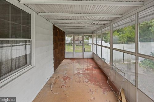 5 Fogarty Dr, Trenton NJ 08619-4320 exterior