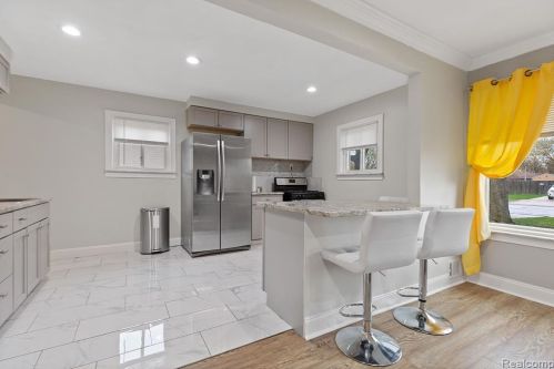 4191 Monroe St, Dearborn Heights MI  48125-2516 exterior