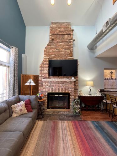 2746 Ashland Ave, Chicago IL 60657-6564 exterior