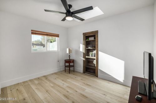 724 Cactus Wren Dr, Phoenix AZ  85021-8626 exterior