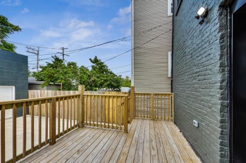 1624 Peterson Ave, Chicago IL  60660-2417 exterior