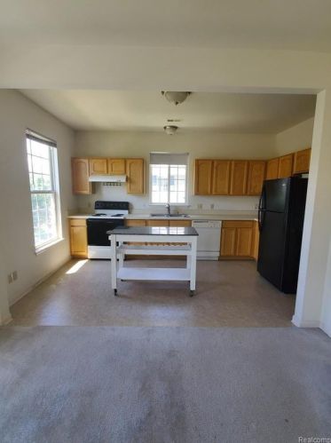 1171 Alameda Blvd, Troy MI  48085-6737 exterior