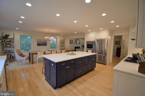 8814 Fircrest Pl, Alexandria VA  22308-2632 exterior