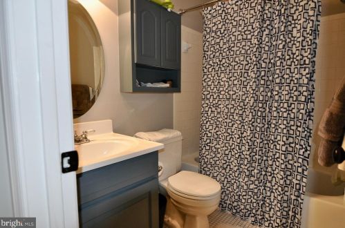 7523 Heatherton Ln, Rockville MD  20854-3232 exterior