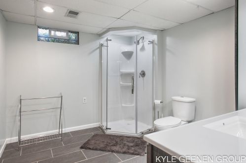 1114 Northlawn St, Grand Rapids MI 49505-3724 exterior