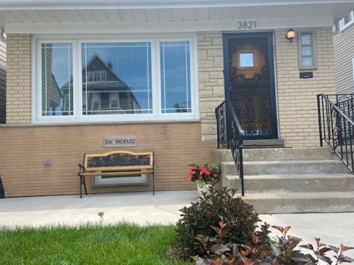 3821 Diversey Ave, Chicago, IL 60647-1019