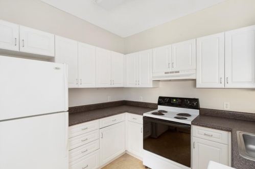 96 Mill St, Woonsocket, RI 02895-2164