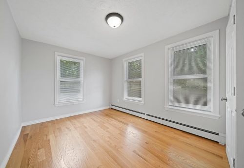 4 Mckinley Rd, Worcester MA  01605-2112 exterior