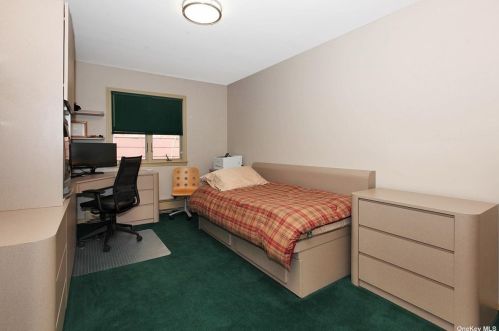 741 Park Ct, Valley Stream NY 11581-3507 exterior