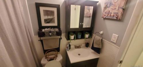 1423 9th St, Babylon NY  11704-3825 exterior