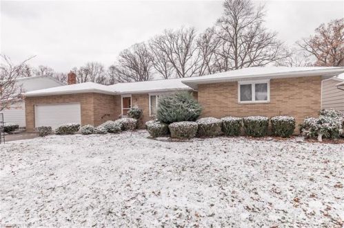 7504 Wake Robin Dr, Cleveland, OH 44130-7658