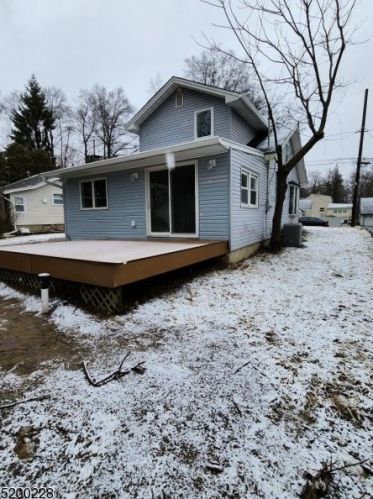 17 Grandview Ln, West Milford Lakes NJ  07480-1424 exterior