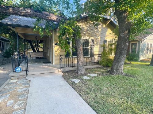 3819 Duval St, Austin TX  78751-5116 exterior