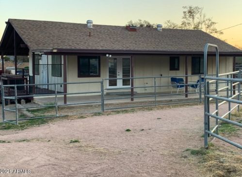 2620 Captain Dreyfus Ave, Phoenix AZ 85032-6706 exterior