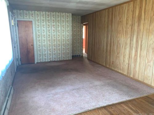 101 Ave, Windsor Locks CT 06096-2130 exterior