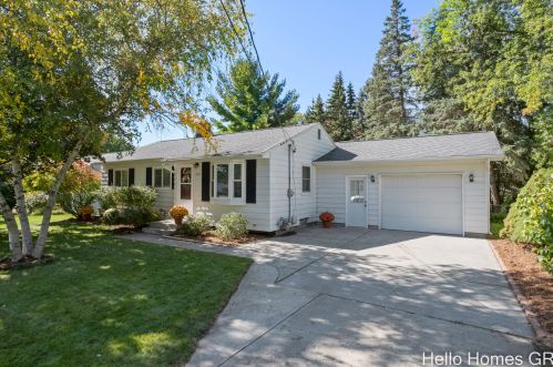 3813 Suburban Shores Dr, Grand Rapids, MI 49525-1839