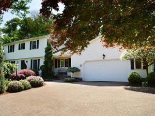 90 Irene Dr, Vernon, CT 06066-4006