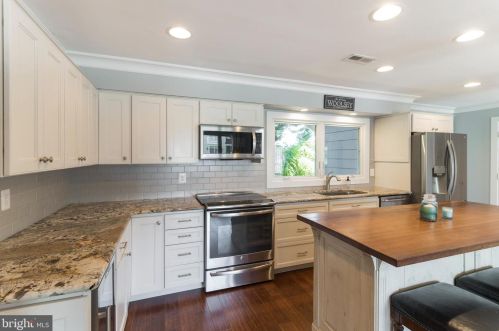 3723 Bay Dr, Edgewater, MD 21037-4130