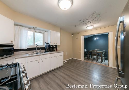 1631 Huizenga St, Meskegon MI  49442-5939 exterior