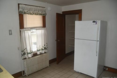 39 Clinton Ave, Norwalk CT 06854-1527 exterior