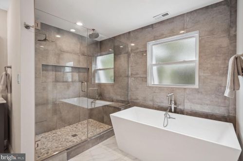 8819 Victory Ln, Rockville MD 20854-3643 exterior