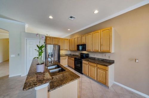 5615 Lago Villaggio Way, Naples FL 34104-5740 exterior