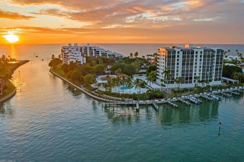 2400 Gulf Shore Blvd, Naples FL 34103-4332 exterior