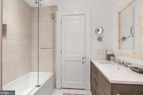 2735 Cathedral Ave, Washington DC  20008-4119 exterior