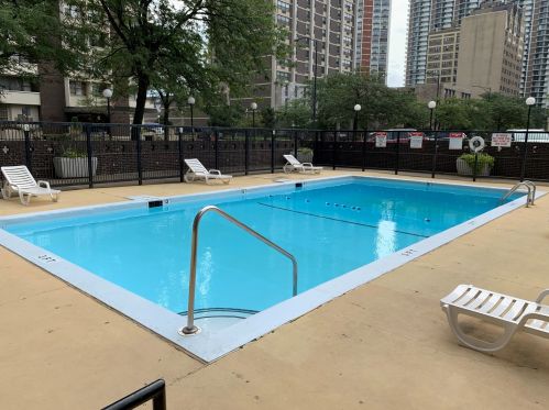 6166 Sheridan Rd, Chicago IL  60660-2836 exterior