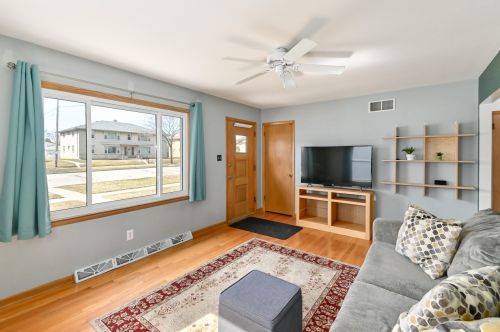 3364 84th St, Milwaukee, WI 53227-4610